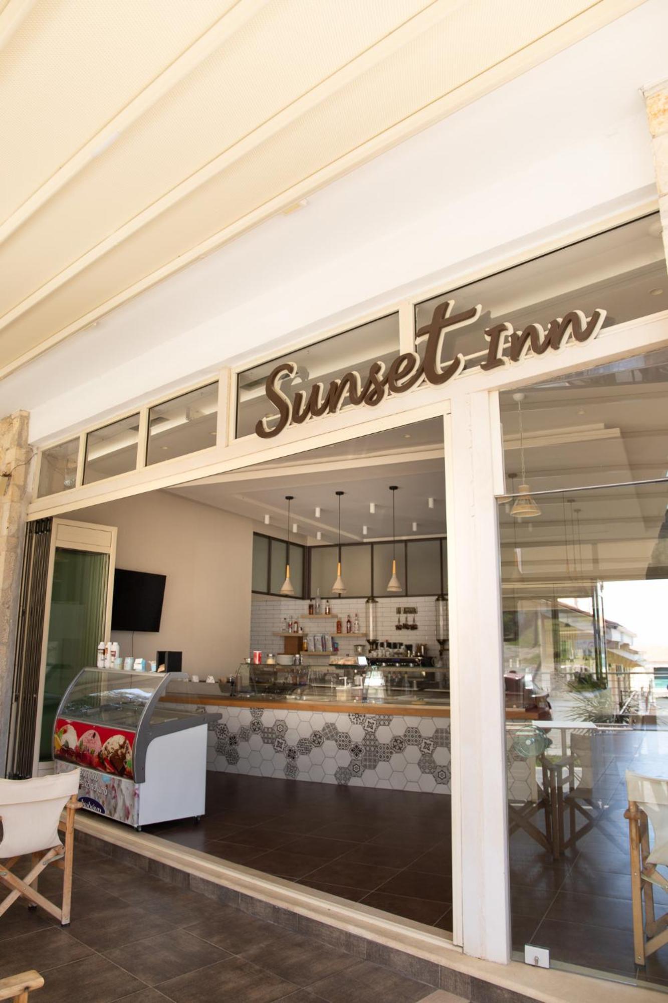 Sunset Inn กริโอปียี ภายนอก รูปภาพ